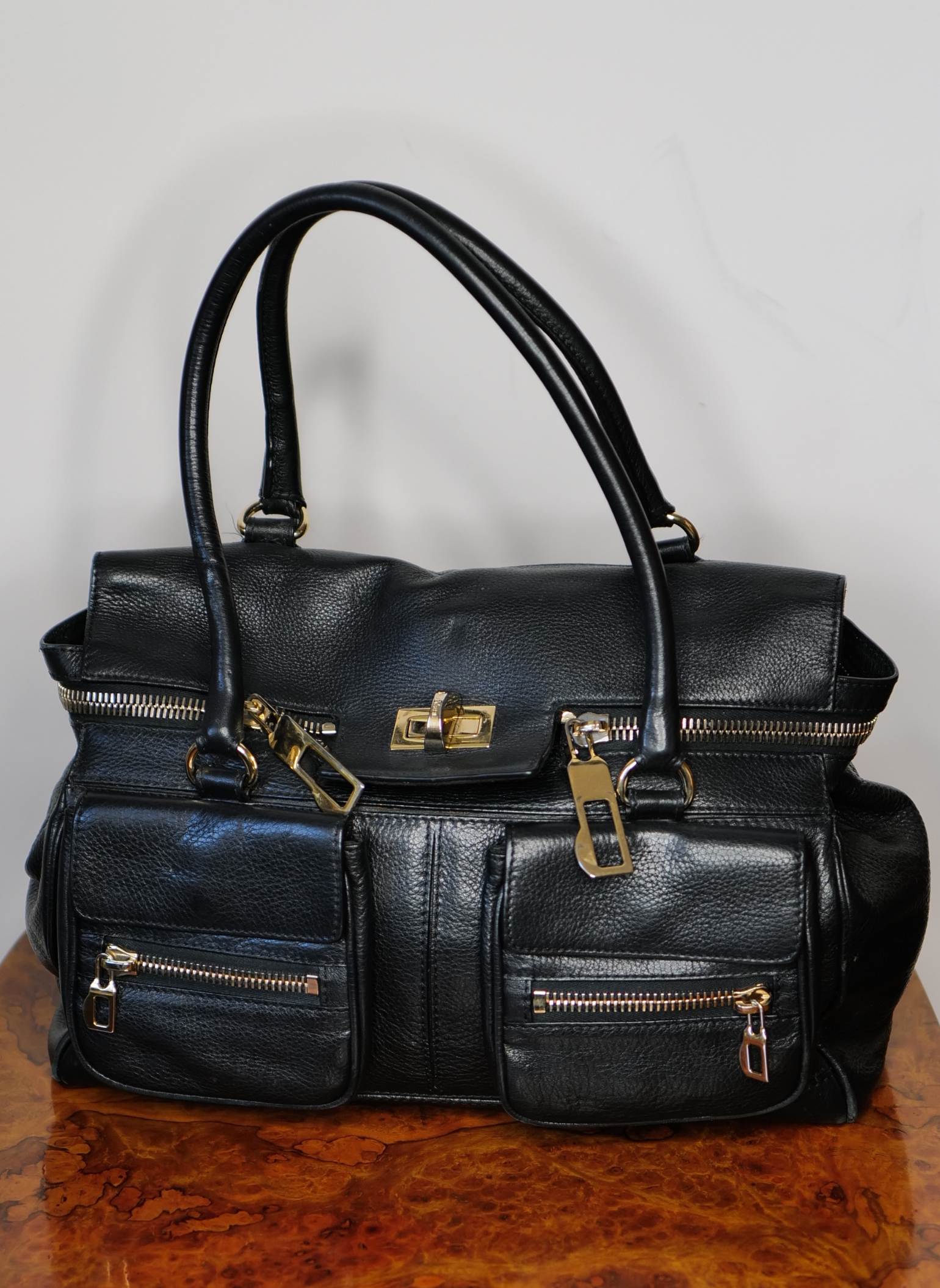 Bolso Margaus de Cuero Negro